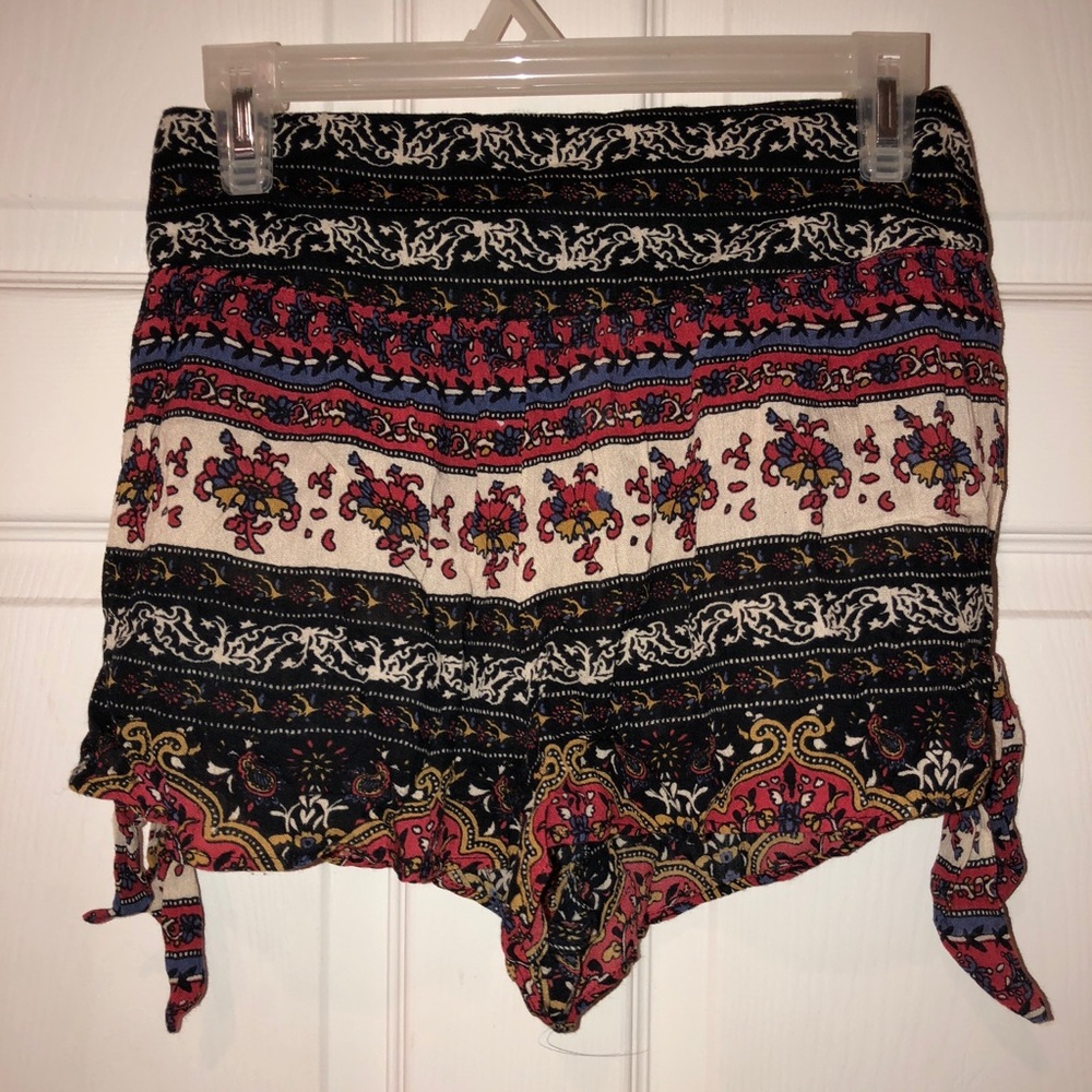 Band of Gypsies boho India printed side tie shorts - Picture 5 of 7